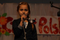 Liliana Kafel ze Szkoły Podstawowej nr 5 zaśpiewała piosenkę 'Jesteśmy stąd'.