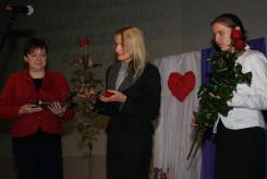 Łucja Ptaszyńska (w środku) pomogła napisać wniosek do funduszy norweskich. Z lewej Bernadeta Klunder.