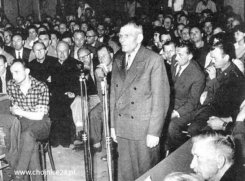 2 czerwca 1962 r. Aula SP nr 1. Świadek B. Wiśniewski zeznaje o swojej pracy w chojnickim więzieniu...