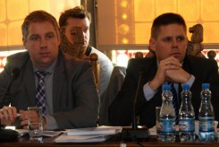 Od lewej: Rafał Mielecki i Bartosz Bluma. Dwóch z czterech radnych, którzy nie poparli projektu budżetu. 