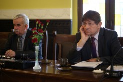 Na zdjęciu od lewej: przewodniczący rady Tadeusz Leszczyński i wójt Zbigniew Szczepański.