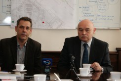 Burmistrz Arseniusz Finster i Tomasz Czabański, dyrektor PKP Nieruchomości. 