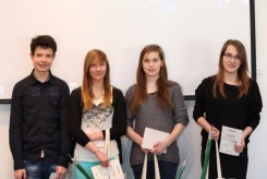 Laureaci konkursu (od lewej) Patryk Janikowski, Paulina Kiełpińska, Paulina Pszczółkowska oraz Anna Majer.