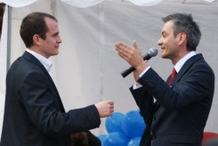 Prawybory z października 2011 roku. Od lewej Marcin Wałdoch z PChS i Robert Biedroń.