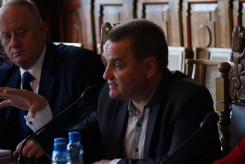 Mariusz Paluch o pozytywną decyzję w sprawie sprzedaży prosił miejskich rajców na sesji.
