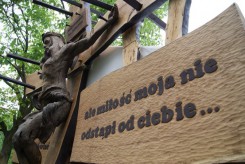 Rzeźba powstawała w Chojnicach. Dziś w Chocińskim Młynie zakończył się jej montaż. 