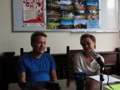 Piotr Domozych i Julia Chabowska Reca zapraszają artystów i chojniczan do udziału w festiwalu.