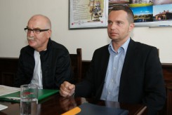 Bogdan Kuffel i dyrektor ChDK Radosław Krajewicz łączą siły by oferta ChDK przyciągała nowych widzów. 