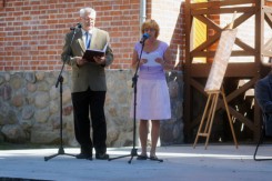 W ubiegłym roku w fosie czytano Fredrę. Na zdjęciu Anna Lipińska i Kazimierz Jaruszewski (fot. Krzysztof Różycki).