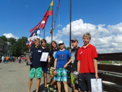 Ekipa ChKŻ. Pierwszy z lewej Damian Kosmalski.