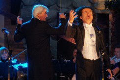 Na zdjęciu od lewej: Marek Czekała i Krystian Krzeszowiak podczas Chojnickich Nocy Operetkowych w 2012 r.