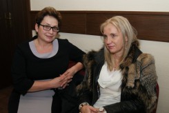 Od lewej: Marzenna Osowicka i Alicja Kreft na chwilę przed ogłoszeniem wyroku.