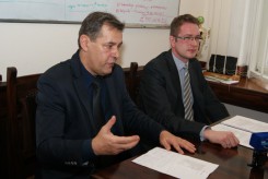 Na zdjęciu od lewej burmistrz Arseniusz Finster i jego asystent Przemysław Zientkowski.