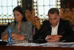 Prezes Mariusz Paluch przedstawił radnym swoje stanowisko. Obok Żaneta Janowicz, dyrektor finansowy Centrum Parku.