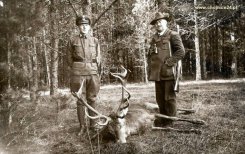 Jan Łukowicz i jego myśliwska zdobycz.