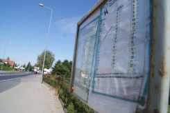 Autobus linii nr 1 przy ul. Bytowskiej zatrzymuje się pięć razy, m.in. za skrzyżowaniem z ul. Leśną prowadzącym do szpitala. 