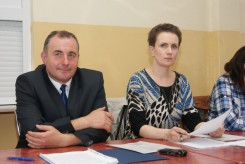 Na zdjęciu Marek Szmaglinski przewodniczący osiedla i członkini zarządu Magdalena Kosobucka.  