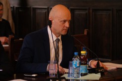 Leszek Redzimski przywołał pierwszą sesję tej kadencji, kiedy mówił o ostatnim konkursie przeprowadzonym w powiecie.