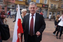 W ubiegłych latach Aleksander Mrówczyński jeszcze jak radny brał udział w obchodach Dnia Flagi.