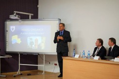Burmistrz Arseniusz Finster posiłkował się prezentacją opowiadając o zmianach w Chojnicach. 