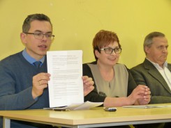 Na zdjęciu od lewej Kamil Kaczmarek, Marzenna Osowicka i Mariusz Brunka z PChS. 