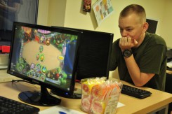 SCM to miejsce do samodzielnej realizacji swoich pasji przez młodzież. Na zdjęciu odbywające się cyklicznie rozgrywki w komputerową grę Hearthstone.