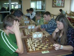 Z prawej strony zdjęcia - Grażyna Turzyńska - kobieca podpora grająca w A-Klasie.