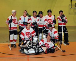  Od lewej stoją Tomasz Pulkowski, Kuba Wysocki, Dominik Koszuta, Tomasz Hajduk, Marek Hackert, Piotr Sołtysiński. Na dole od lew