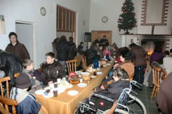 Sala kominkowa w Chrząstówku gościła członków stowarzyszenia, oraz gości.