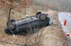  Pasażerów, kobietę i dziecko, przewieziono do szpitala. Ich życiu nie zagraża niebezpieczeństwo.