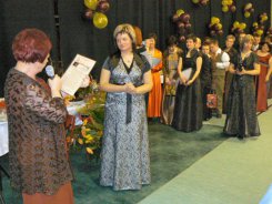 Joanna Warczak, kierownik warsztatów najpierw przekazywała podziękowania innym, wreszcie sama doczekała się podziękowań.