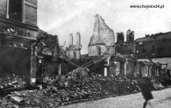 W 1945 r. zniszczeniu powyżej 75% uległy 63 domy. Poza pierzeją północną z ratuszem, reszta zabudowy wokół rynku legła w gruzach
