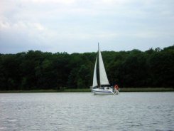 20.00 - Parada jachtów oraz Koncert zespołów szantowych w Amfiteatrze