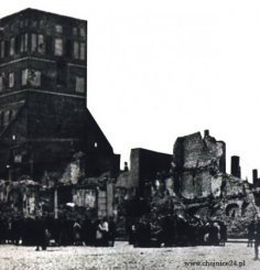 Chojnicki kościół farny uległ częściowemu zniszczeniu podczas walk w 1945 r.