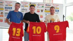 Cała trójka została oficjalnie zaprezentowana przez władze klubu. 