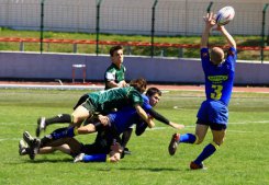 Gra w rugby wymaga nie tylko sporo siły, ale i umiejętności.