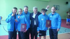 Kazimierz Łęgowski, Daniel Lewiński Vice Burmistrz Jan Zieliński, trenerzy Andrzej Plata, Rafał Olkowski, Ryszard Milcarek.