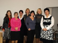 Agnieszka Kortas-Koczur (pierwsza z prawej), Marta Winiarska (trzecia z prawej) wraz z wolontariuszkami.