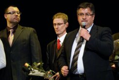 Jarosław Klauzo, Leszek Szank i Maciej Polasik odbierają nagrodę Dokonania Roku 2009.
