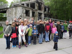 Dzieci i młodzież z zespołu Krëbane.