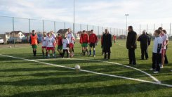 Już niedługo zamiast trawy na boisku pojawi się lód.