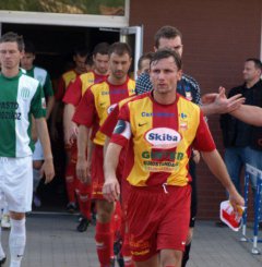 na zdjęciu: Sławomir Pach jeszcze w roli kapitana w meczu przeciwko Olimpii Grudziądz, fot: Ł.R.