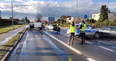 Zderzenie trzech aut na skrzyżowaniu ulic Bytowska-Leśna w Chojnicach