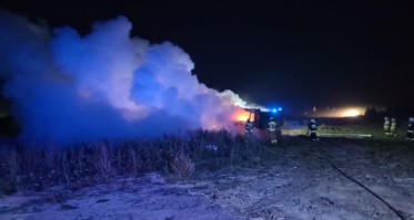 Nocny pożar ciężarówki w Jeziorkach