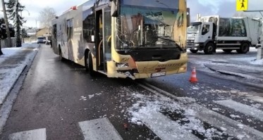 W Chojnicach doszło do wypadku z udziałem autobusu i samochodu nauki jazdy