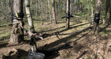 'Ring' w lesie i góra śmieci. 'Takich miejsc w okolicy Chojnic spotyka się coraz więcej' (FOTO)