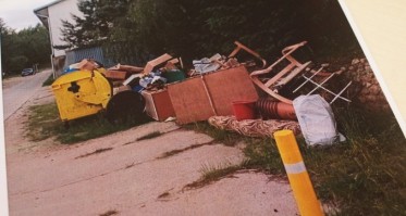 Swornegacie: Podrzucili górę śmieci i odjechali