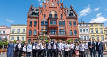 Wybitnie uzdolnieni uczniowie otrzymali Nagrody Burmistrza Miasta Chojnice