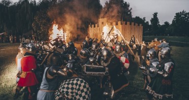 Inscenizacja Bitwy pod Chojnicami, fireshow i średniowieczny klimat podczas XVIII Turnieju Rycerskiego (FOTO)