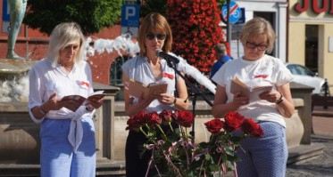 Na Starym Rynku chojniczanie wspólnie czytali 'Kordiana' (FOTO)